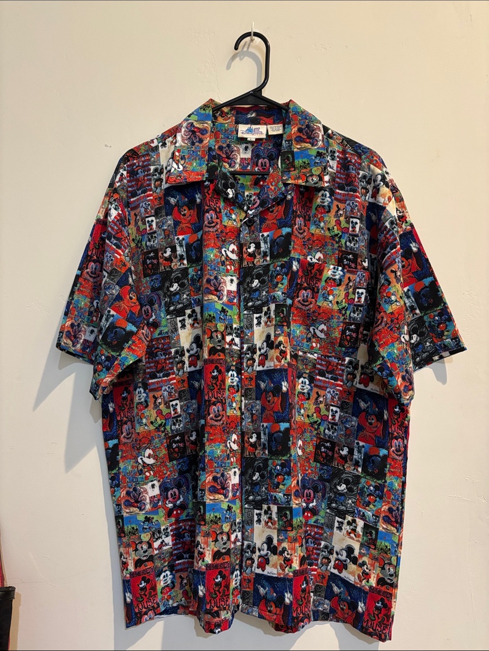 Vintage Disneyland Resort Men's Mickey Mouse themed Short Sleeve Camp Shirt L